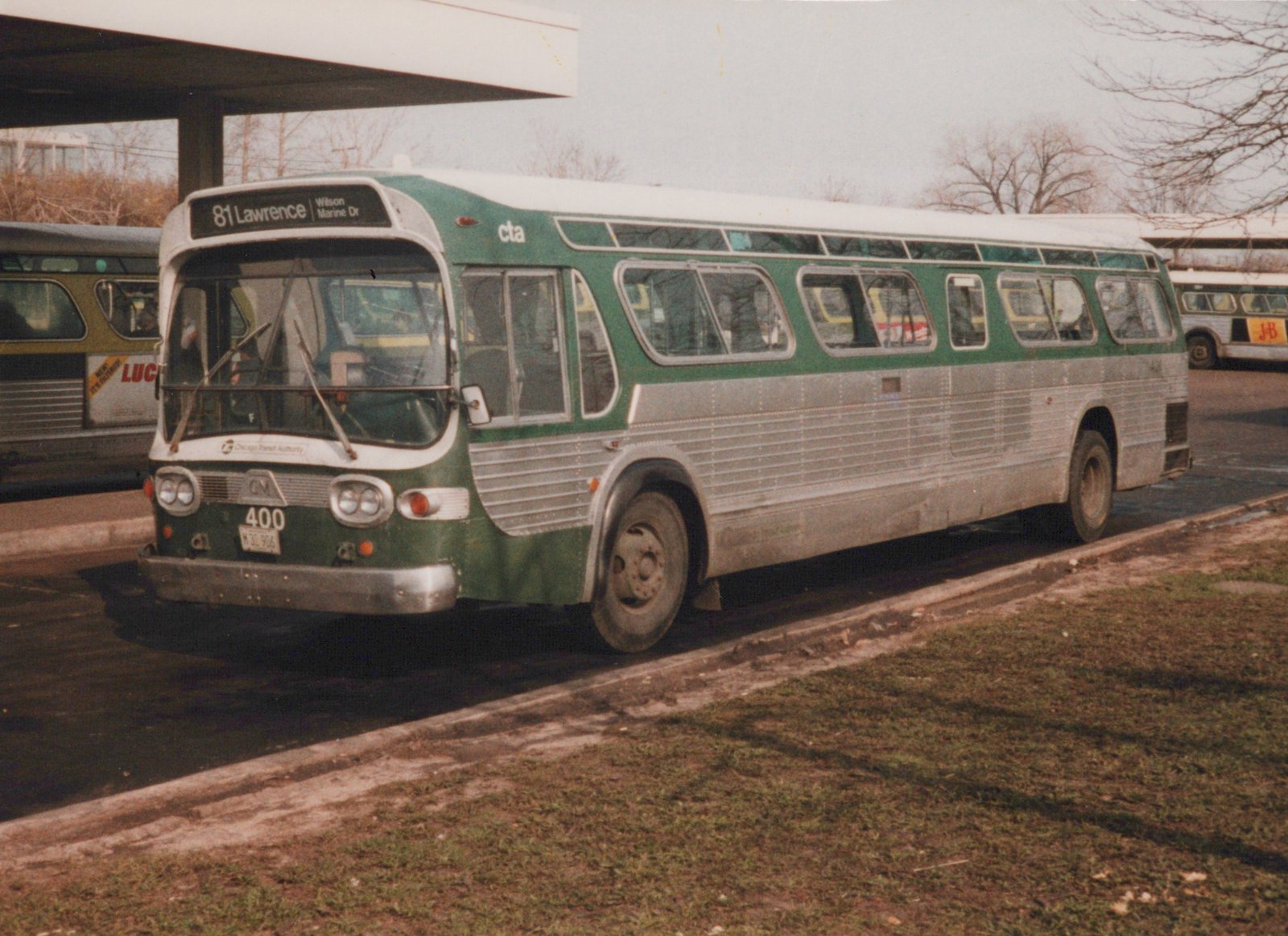 A green and silver CTA motor bus numbered 400, model New Look TDH-5303, is parked at a terminal on an overcast day, with its destination sign showing '81 Lawrence'.